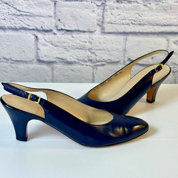 Salvatore Ferragamo Women’s Navy Blue Heels Pumps Vintage Size 8.5 AA (NARROW) - Picture 1 of 10